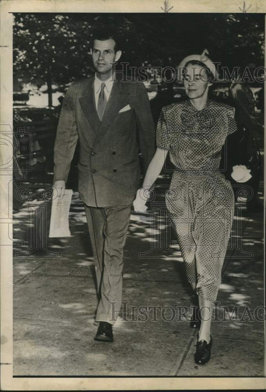 1949 Press Photo Alger Hiss and Mrs. Hiss