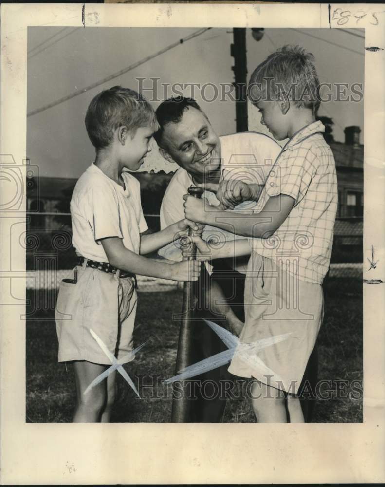 1951 Press Photo Reverend H.L. Honold, Bethlehem Orphan Home