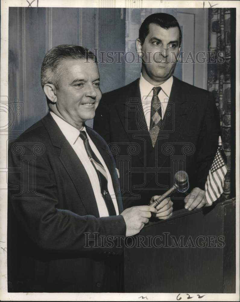 Load image into Gallery viewer, 1957 Press Photo Lawrence J. Housey, Federal Accountants Toastmasters Club
