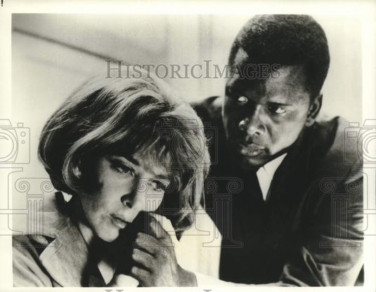 1977 Press Photo Actors Sidney Poitier, Lee Grant in "In the Heat of the Night"