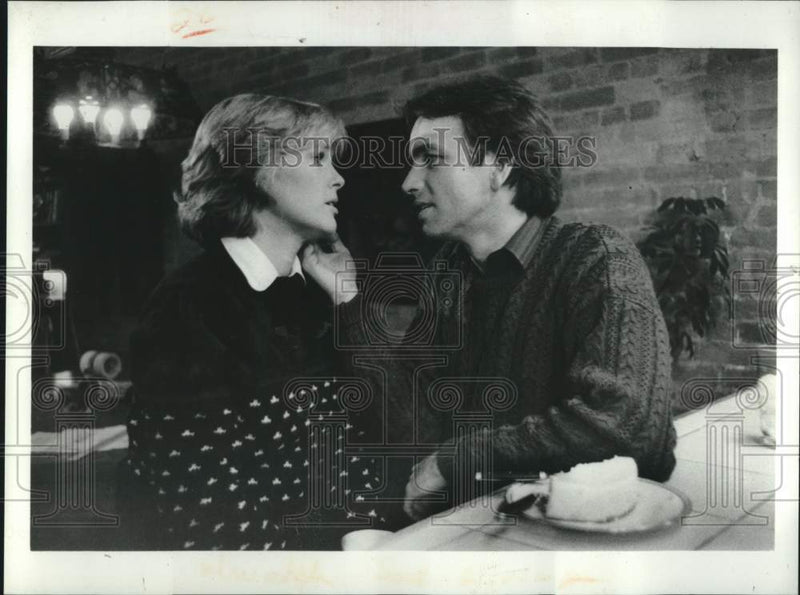 Load image into Gallery viewer, 1985 Press Photo Actors John Ritter, Sharon Gless in "Letting Go" - nox26880

