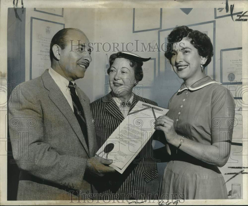 Load image into Gallery viewer, 1955 Press Photo New Orleans Councilman Presents Proclamation to Hadassah
