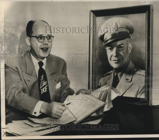 1951 Press Photo Henry B. Jameson with Petitions for Eisenhower for President