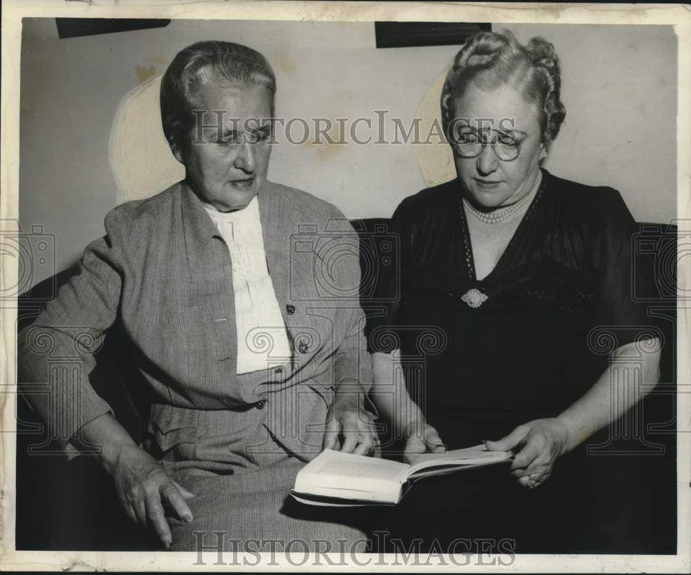 1953 Press Photo Medical-Mrs. William H. Umssliard, Mrs. Vaille Jamieson