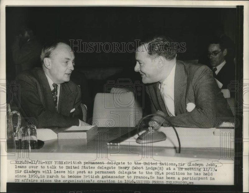 Load image into Gallery viewer, 1953 Press Photo British &amp; U.S. Delegates Talk at United Nations Meeting
