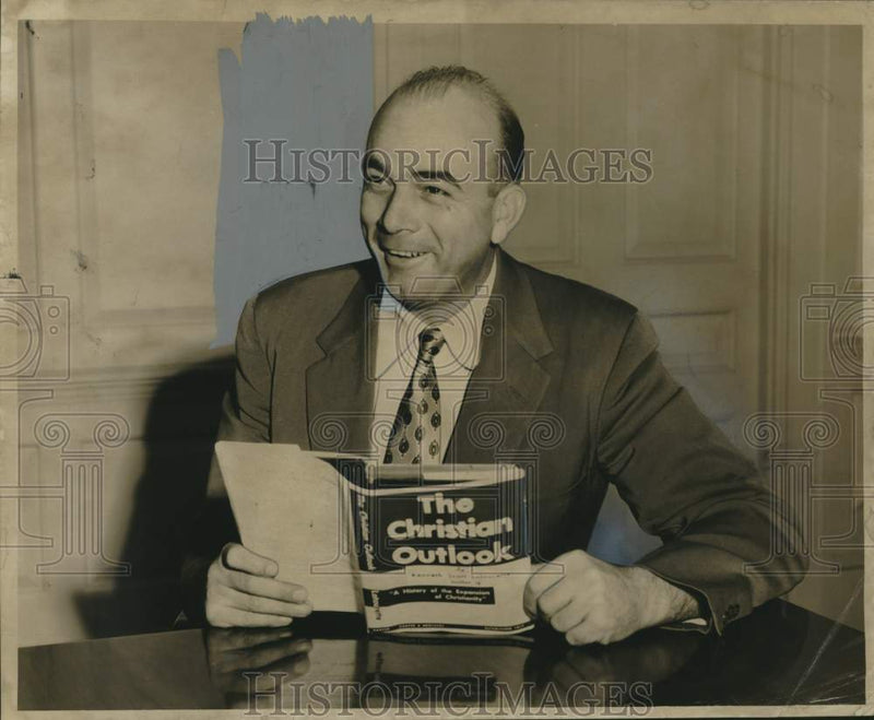 Load image into Gallery viewer, 1953 Press Photo Baseball Pitcher Turned Baptist Minister George Jeffcoat
