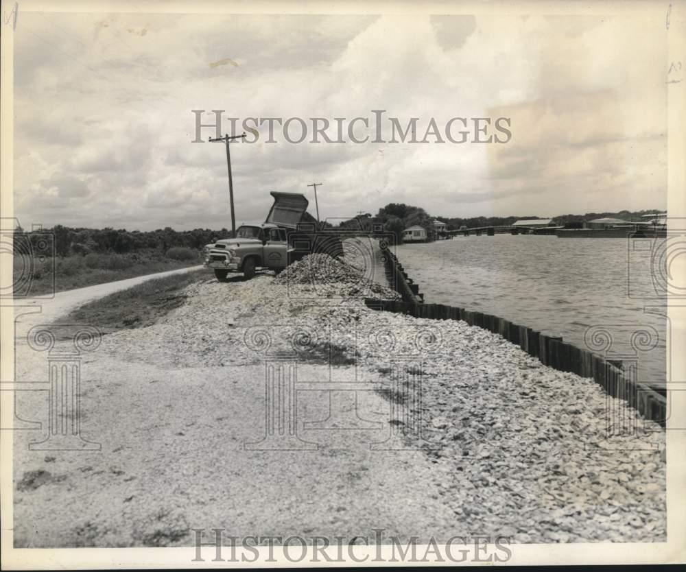 1959 Press Photo Goose Bayou Levee Being Back Filled with Shell - nox26990