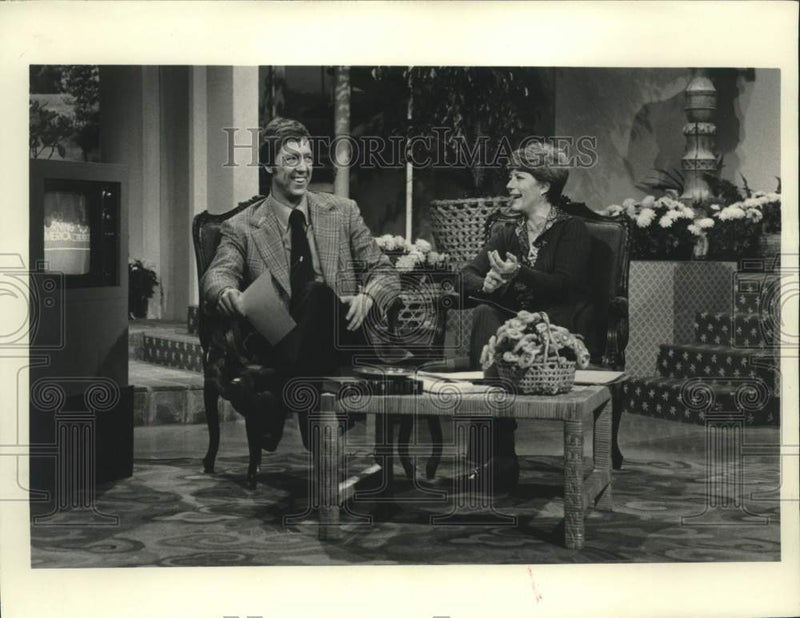 Load image into Gallery viewer, 1976 Press Photo "Good Morning America" Co-Hosts David Hartman, Nancy Dussault
