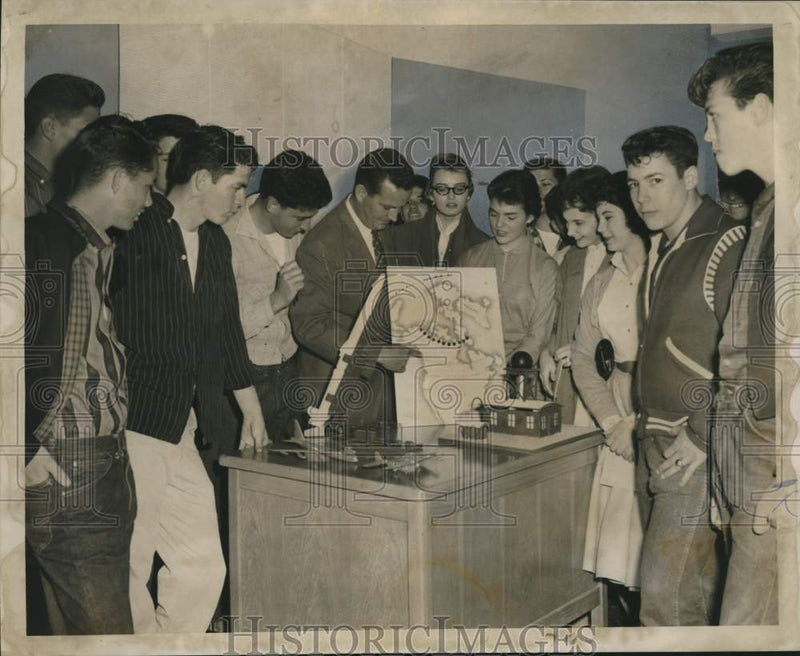 Load image into Gallery viewer, 1958 Press Photo Jefferson Parish Students at Career Day Presentation
