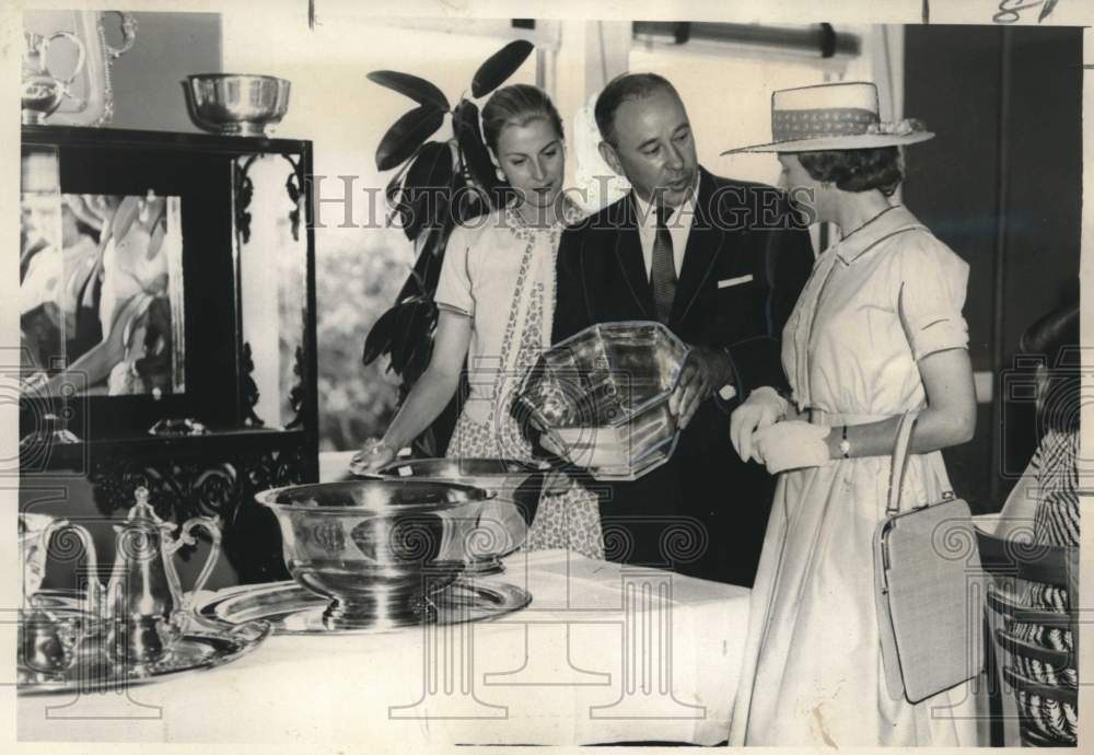 1957 Press Photo Silver Pieces as Trophies at New Orleans Charity Horse Show