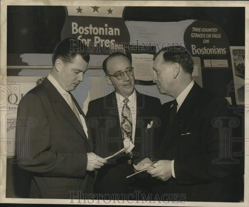 Load image into Gallery viewer, 1952 Press Photo Participants at Shoe Styles Conference in New Orleans
