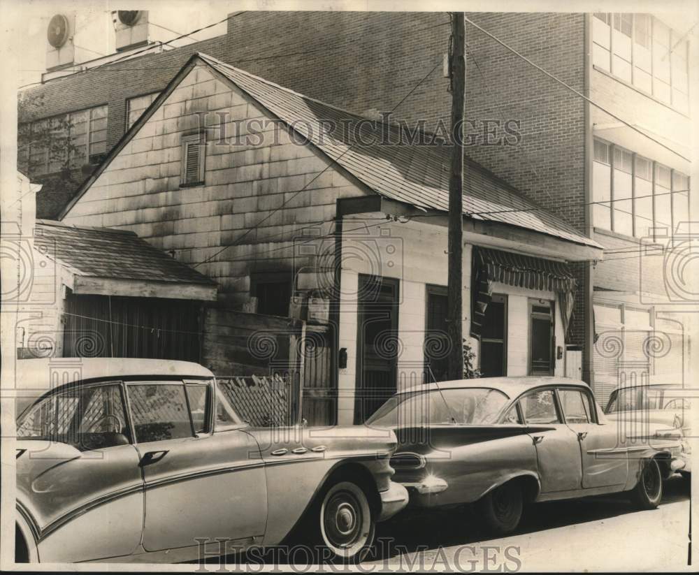 1964 Press Photo Owner of 129-30 North Johnson Home Victim of Fraud, New Orleans