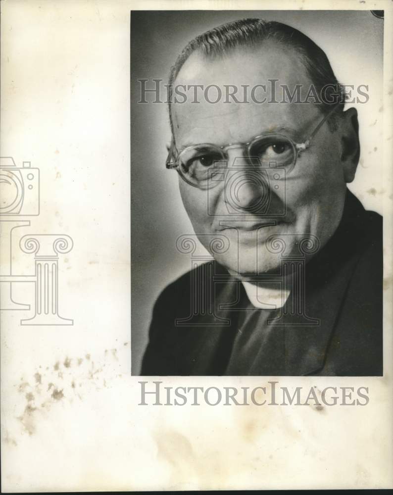 Load image into Gallery viewer, 1958 Press Photo Reverend Russell J. Kirschenheuter - nox27383
