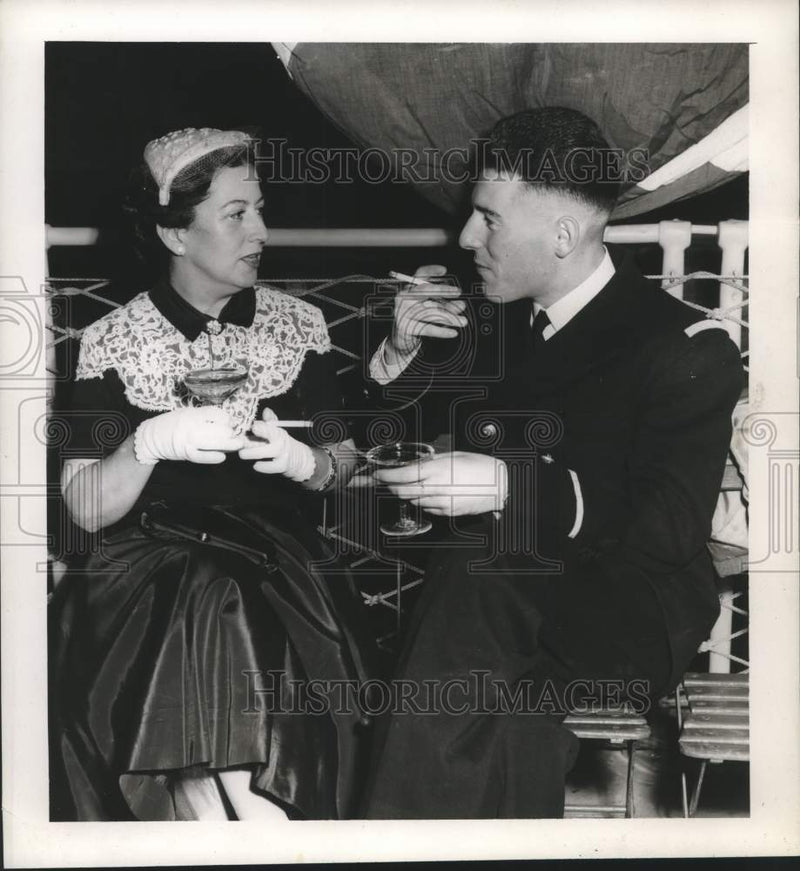 Load image into Gallery viewer, 1958 Press Photo Valerie duQuesnay Kirk, Francis LaBasse, Ensign Aboard Ship
