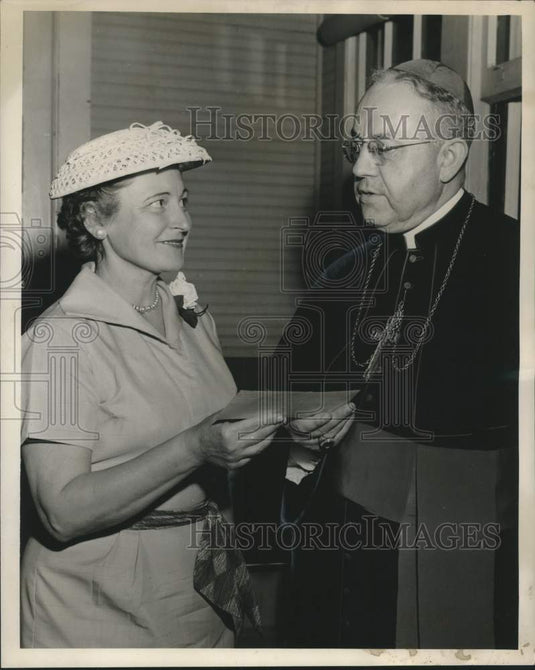 1958 Press Photo Holy Rosary Home & School Gets Check for Building Fund