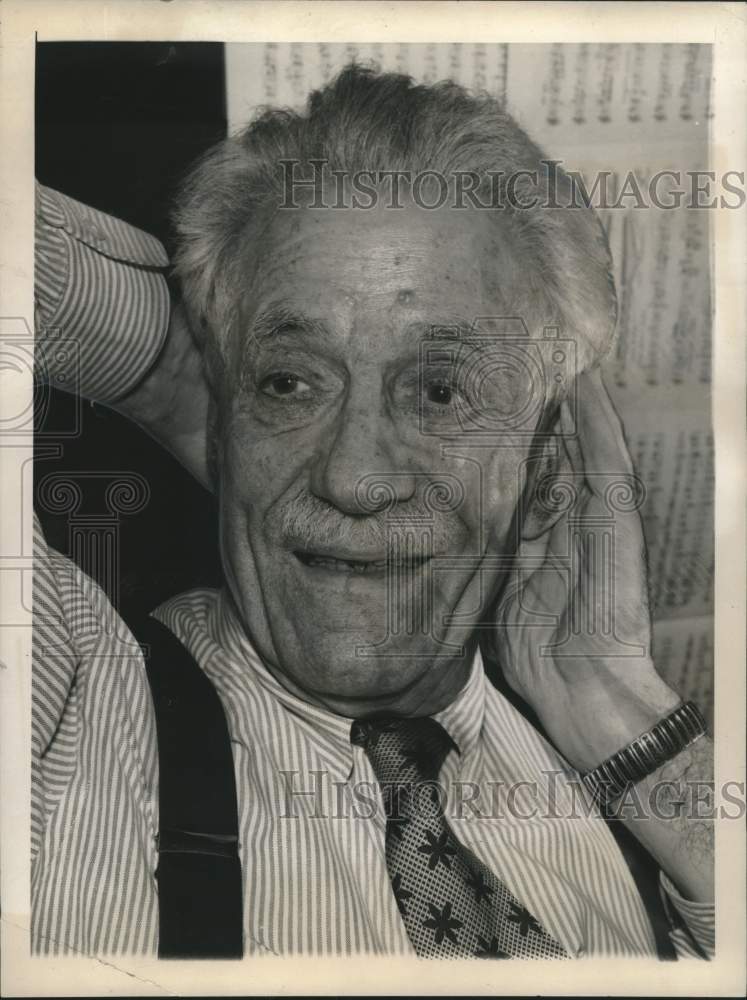 1958 Press Photo Violinist-Composer Fritz Kreisler in New York Interview