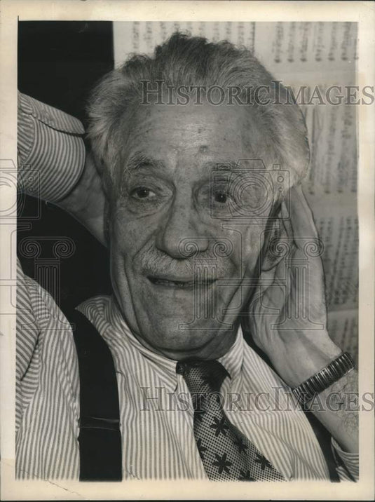 1958 Press Photo Violinist-Composer Fritz Kreisler in New York Interview