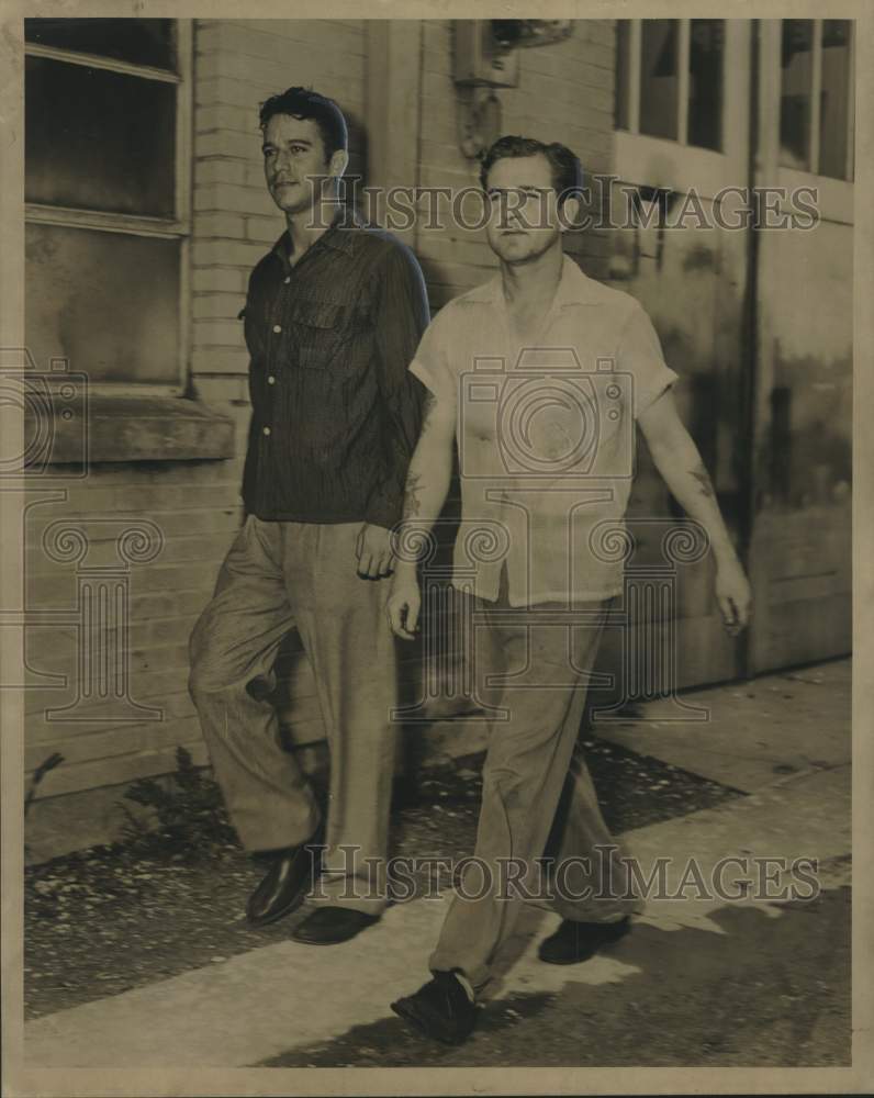 Load image into Gallery viewer, 1954 Press Photo Daniel Schwartz, J.B. Latham Leave Gretna Jail - nox27558
