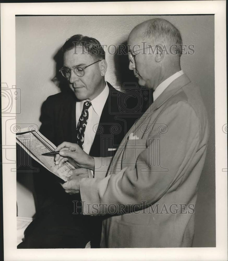 Load image into Gallery viewer, 1953 Press Photo George Lacey, Secretary &amp; John L. Harris, President - nox27568
