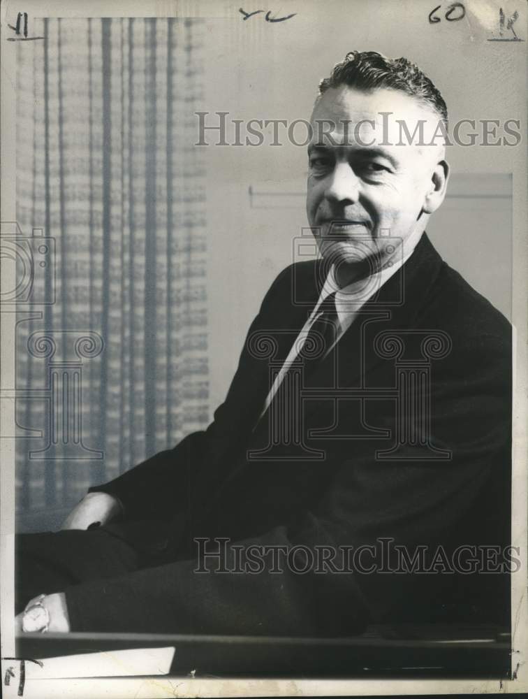 1955 Press Photo Educator Robert Maynard Hutchins - nox27657