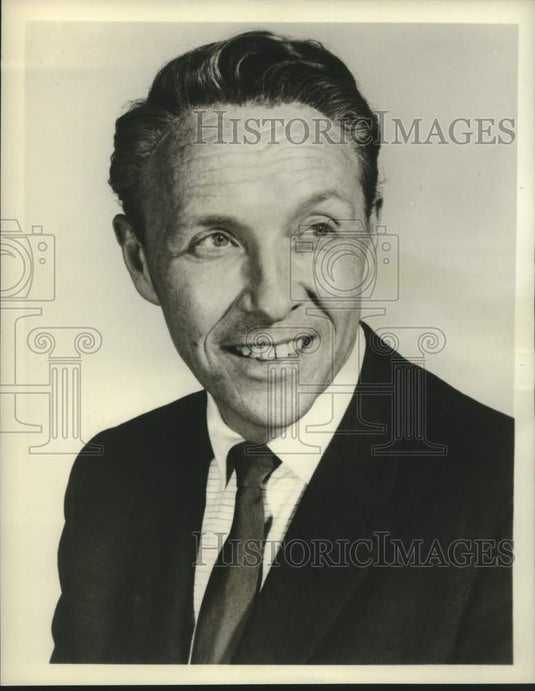 1957 Press Photo "The Voice of Firestone" Announcer Hugh James - nox27694