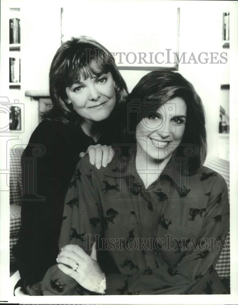 1988 Press Photo Actors Jane Curtin, Susan Saint James in "Kate & Allie"