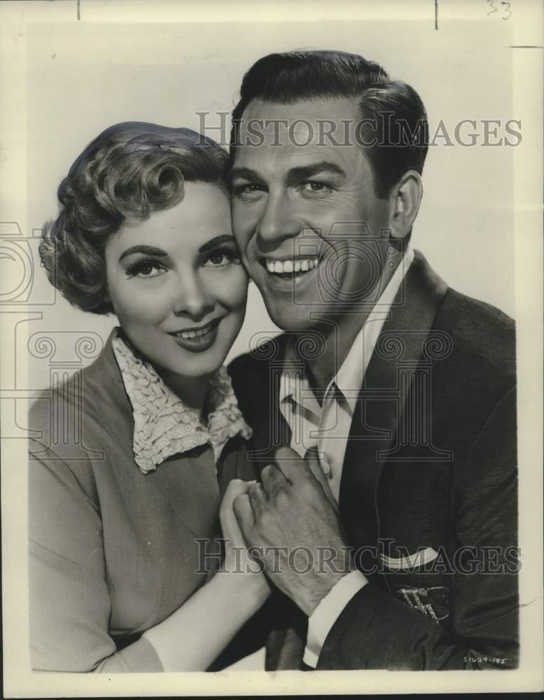 Load image into Gallery viewer, 1953 Press Photo Actors Kathryn Grayson &amp; Howard Keel - nox27809
