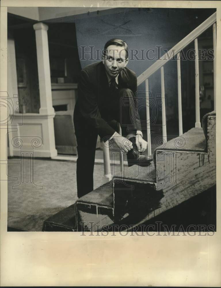 1955 Press Photo Radio Personality Henry Jones - nox27971