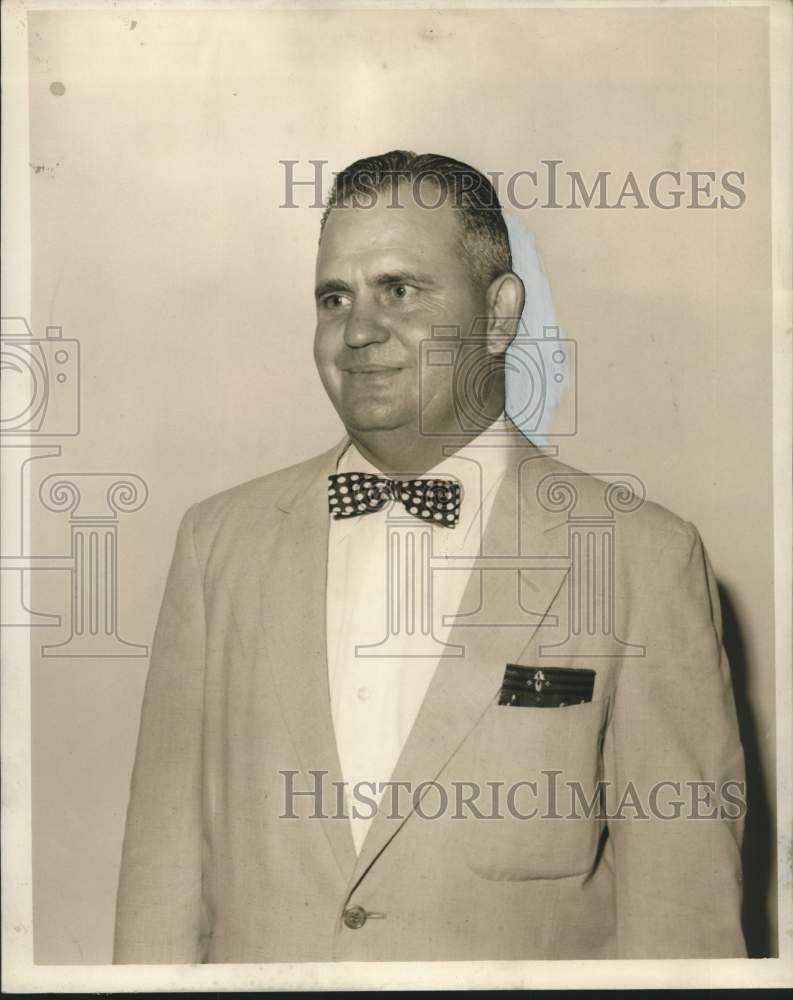 Load image into Gallery viewer, 1958 Press Photo President of Jesuit Seminary Guild Albert Jung - nox27982
