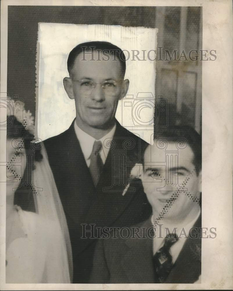 Load image into Gallery viewer, 1952 Press Photo Martin A. Kain in Wedding Photo - nox28071
