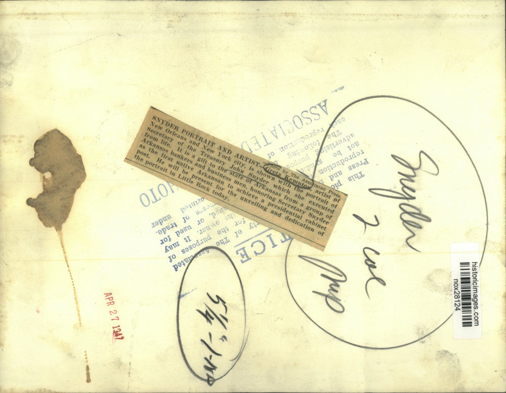 1947 Press Photo Portrait Artist with Treasury Secretary John Snyder's Portrait