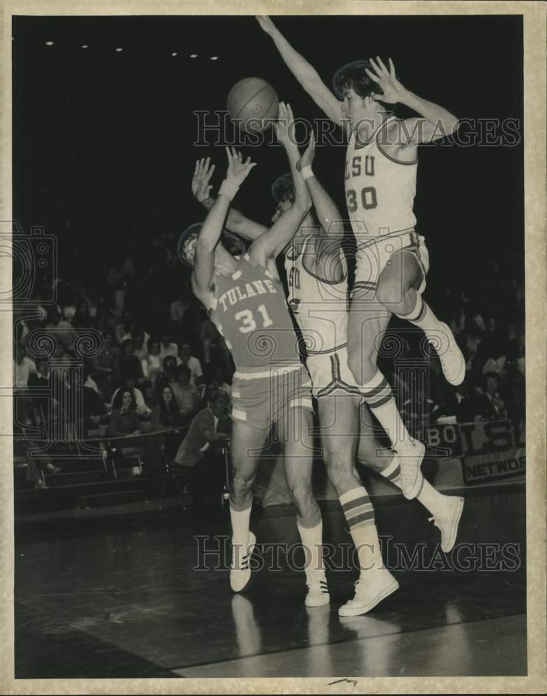 1973 Press Photo Tulane/Louisiana State University Basketball Game Action