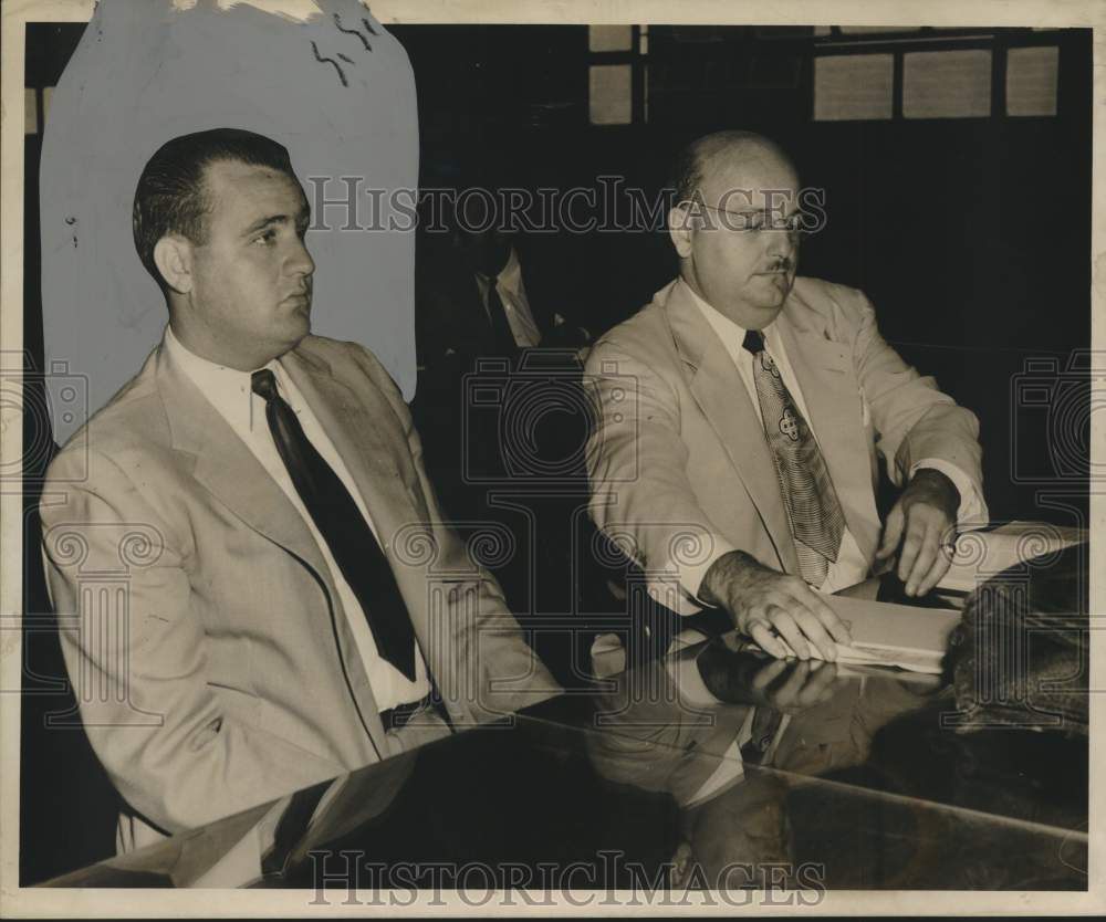 1954 Press Photo Jack Knoen and Michael Culligan Jr. attend a meeting