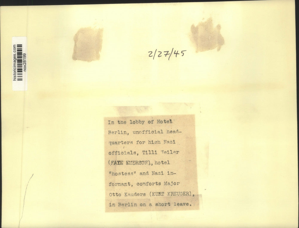 1945 Press Photo Actress Faye Emerson comforts Major Otto Kauders (Kurt Kreuger)