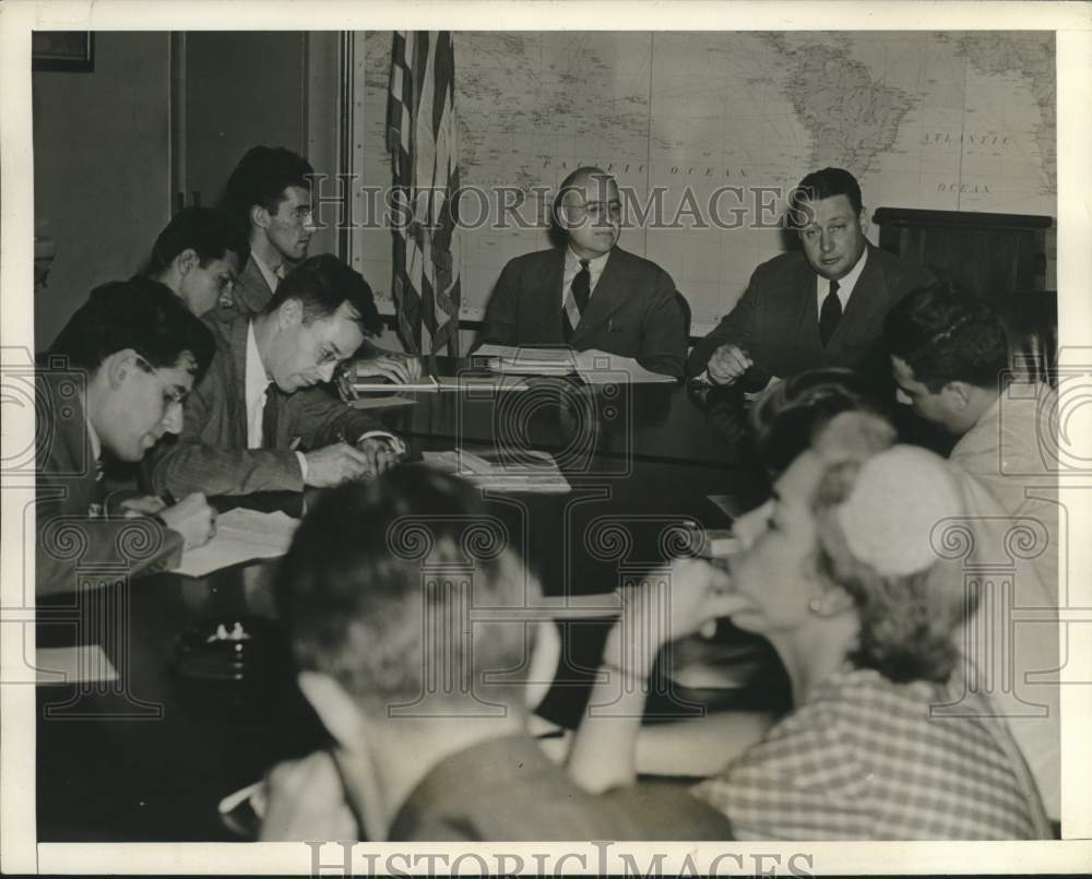1944 Press Photo WPB Chairman J. Krug delivers a speech at his press conference