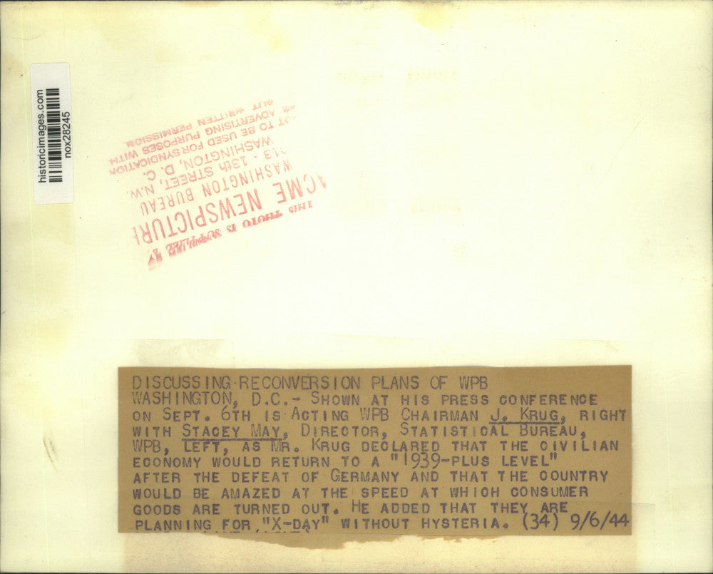 1944 Press Photo WPB Chairman J. Krug delivers a speech at his press conference