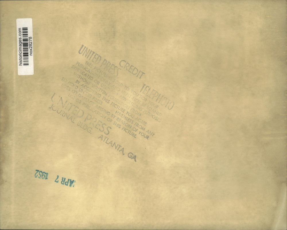 1952 Press Photo Mr.& Mrs. Owen Lattimore Leave Court after Paying Fine