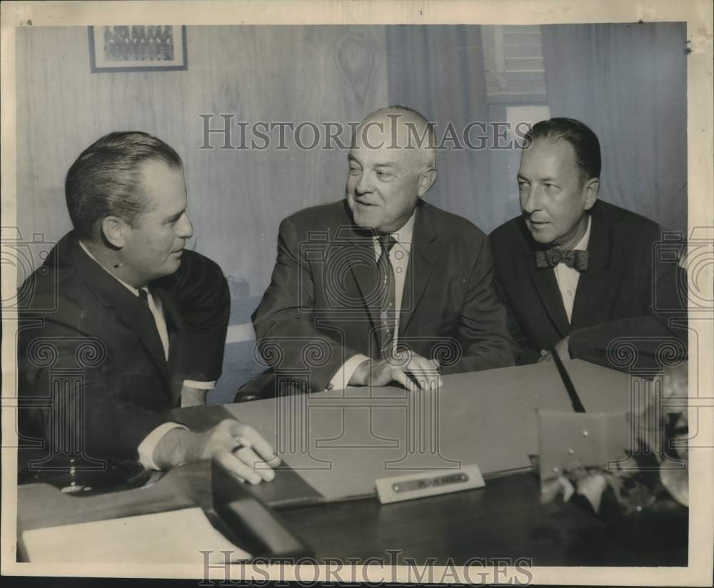 1959 Press Photo IRS Commissioner Dana Latham &amp; other officers in New Orleans