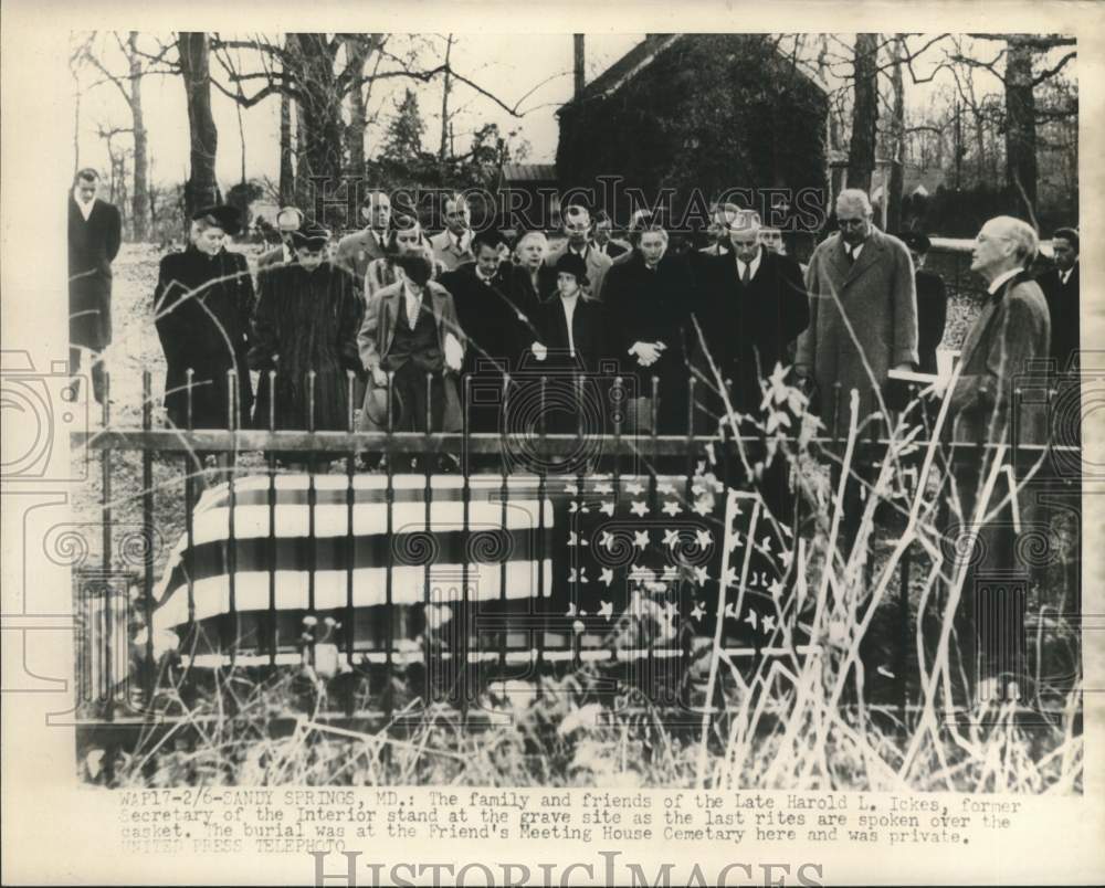 1962 Press Photo Former Secretary of the Interior Harold Ickes&#39; Graveside Rites