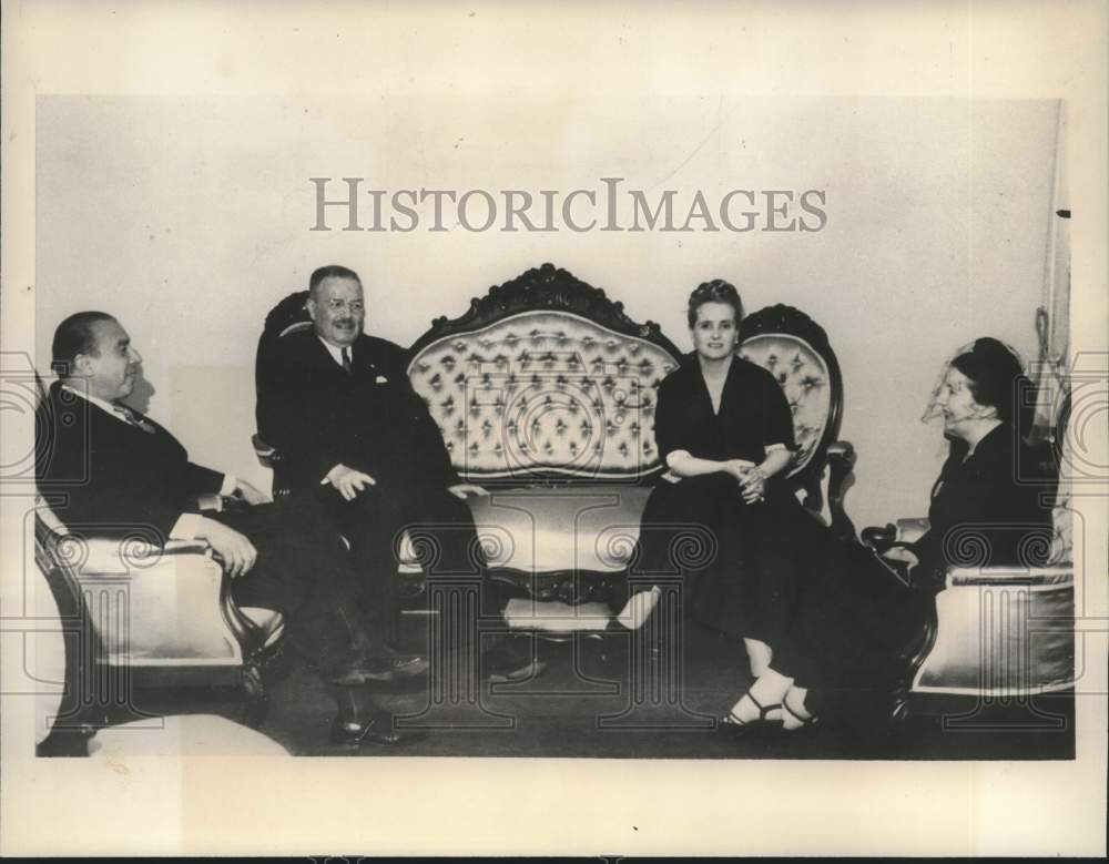 1952 Press Photo Chile&#39;s Incoming/Outgoing First Families Meet Pre-Inauguration