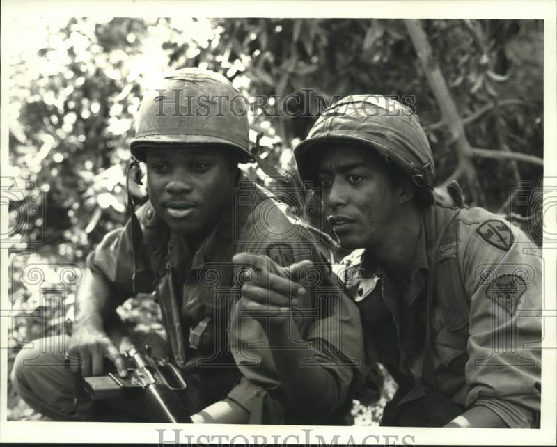 Load image into Gallery viewer, 1981 Press Photo Malcolm Jamal-Warner &amp; Miguel A. Nunez Jr. in "Tour of Duty"
