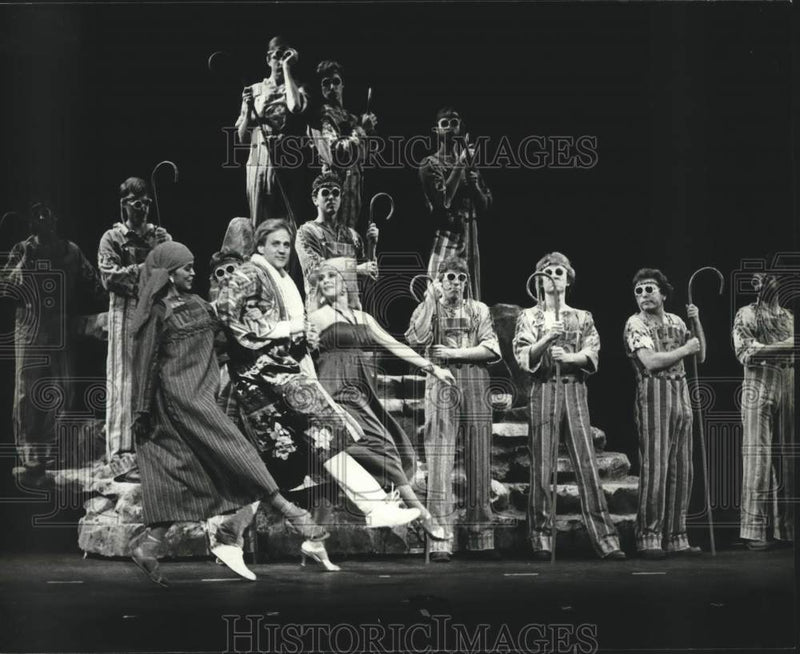 Load image into Gallery viewer, 1982 Press Photo "Joseph and the Amazing Technicolor Dreamcoat" Scene
