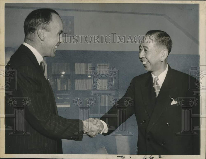 Load image into Gallery viewer, 1957 Press Photo Japan's Prime Minister Kishi &amp; US Ambassador Douglas MacArthur
