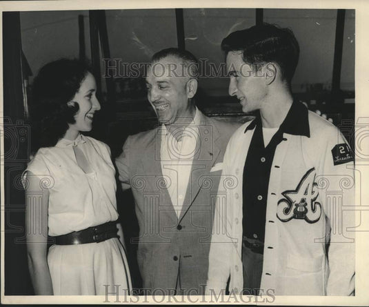 1953 Press Photo VFW District Scholarship winners congratulated by Bernard Parun