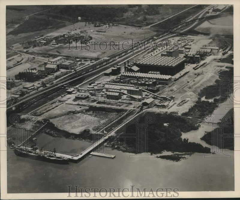 Load image into Gallery viewer, 1955 Press Photo Aerial view of the Kaiser Aluminum and Chemical Corporation
