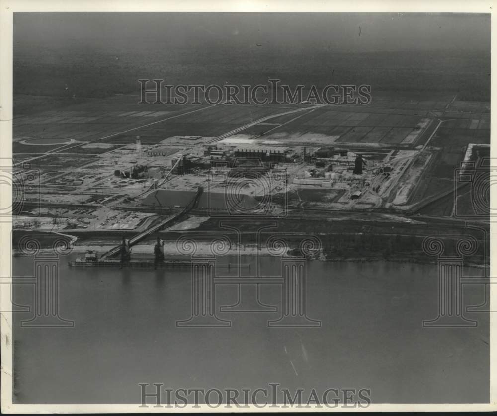 1957 Press Photo Aerial view of the Kaiser Aluminum plant in Gramercy, Louisiana