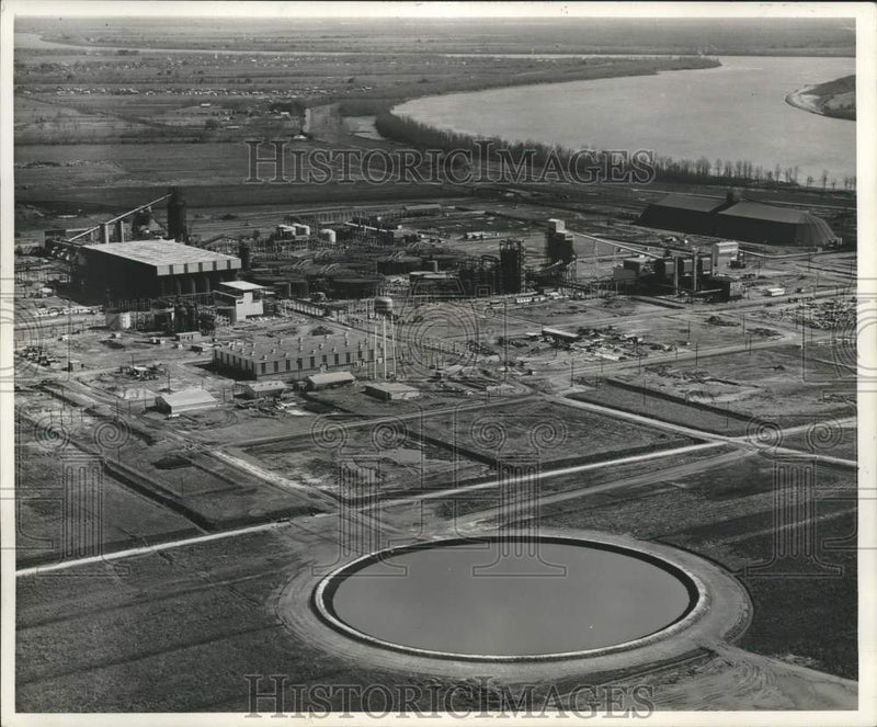 Load image into Gallery viewer, 1959 Press Photo The Kaiser Aluminum &amp; Chemical's giant facility in Gramercy
