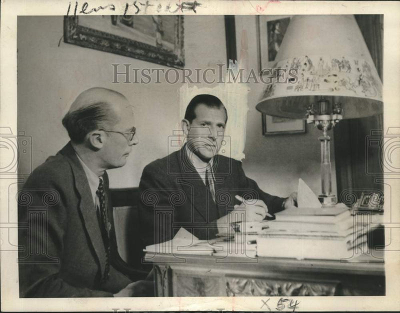 Load image into Gallery viewer, 1945 Press Photo Spain's Duke of Barcelona Don Juan &amp; Secretary at Swiss Home
