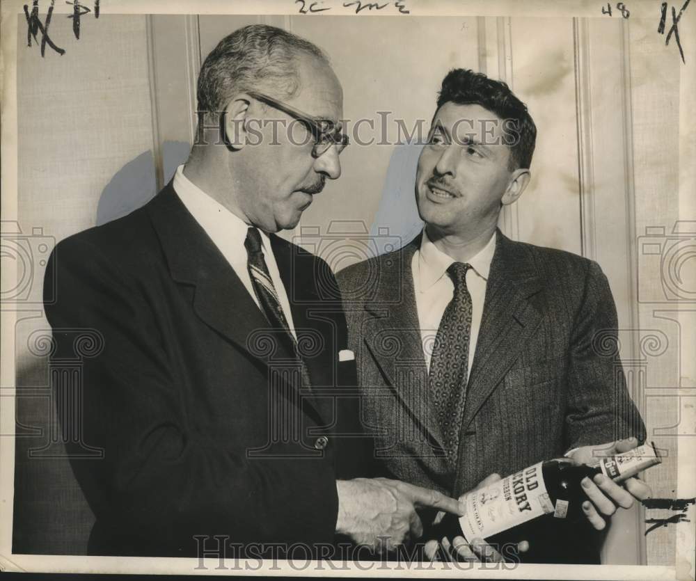 1954 Press Photo Distilling &amp; Alcohol Company Executives Discuss Marketing Plans