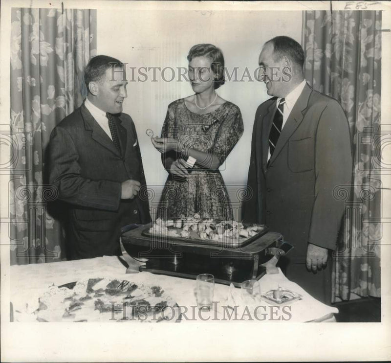 Load image into Gallery viewer, 1957 Press Photo Mrs. Lester Kabacoff, Peter Smily &amp; Morgan Whitney at an event
